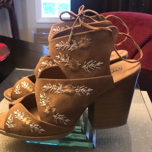 Quipid Wedge Suede and Embroidery Flowers - Heels - Picture 7 of 13